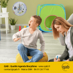 QabHorloge-adaptable-2-a-99-ans-format-M-mise-en-situation.png